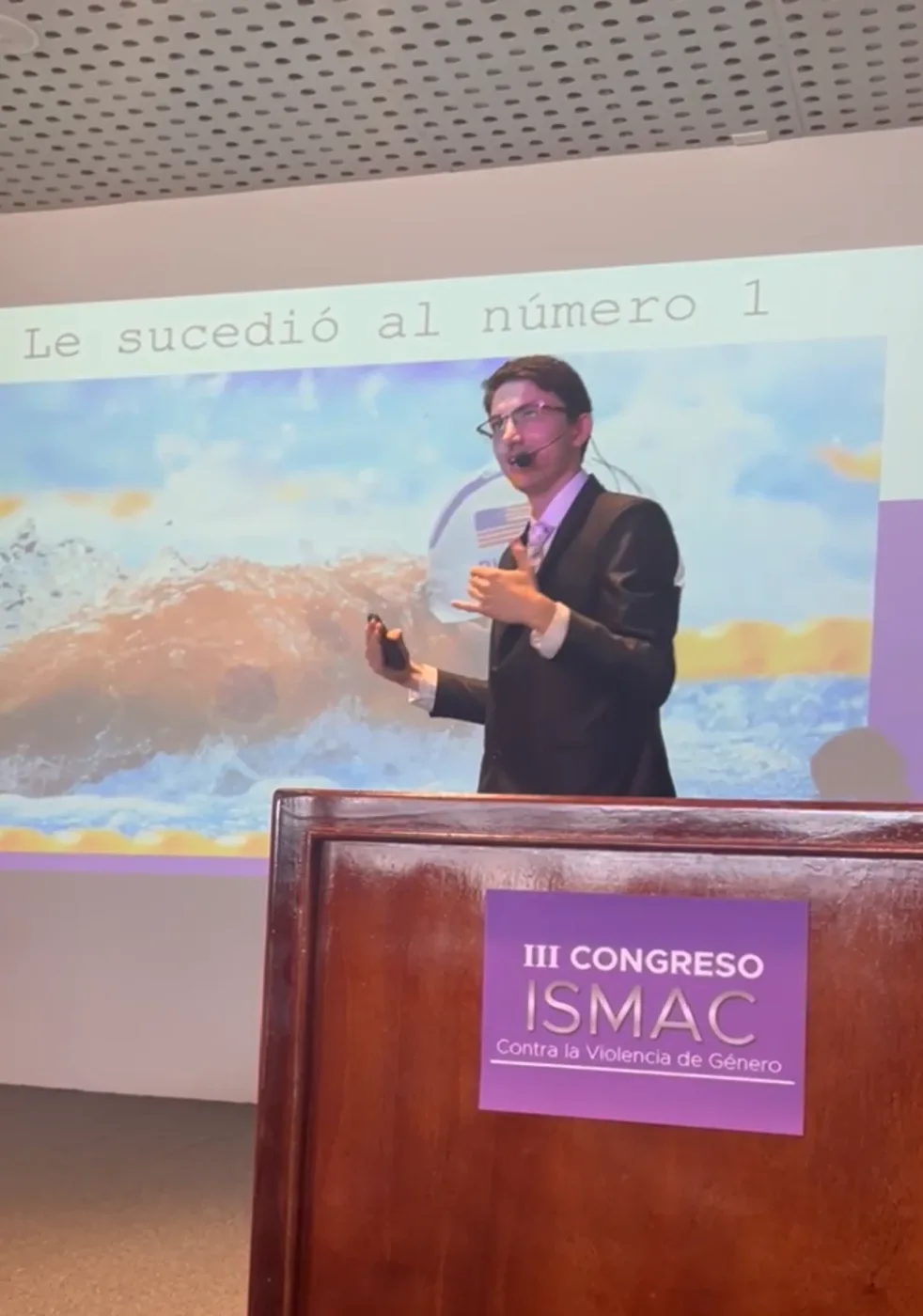 Francesco Arias dando una conferencia en el III Congreso ISMAC contra la Violencia de Género